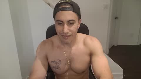 Snapshot of robowop chatting on 09-18-25, 06:21 YOOOOOO online show from 09-18-25, 06:21