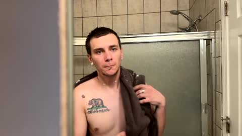 Snapshot of robwit8 chatting on 12-27-24, 02:47 Rob witha 8 online show from 12-27-24, 02:47