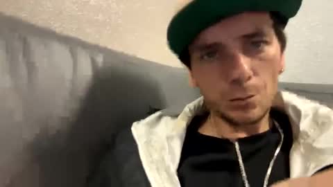 Snapshot of robwit8 chatting on 10-06-25, 03:59 Rob witha 8 online show from 10-06-25, 03:59