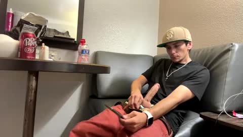 Snapshot of robwit8 chatting on 10-13-25, 11:27 Rob witha 8 online show from 10-13-25, 11:27