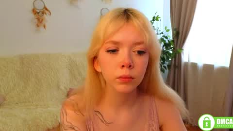Snapshot of rochelle_dolly chatting on 05-20-26, 01:39 rochelle_dolly online show from 05-20-26, 01:39