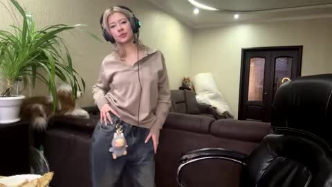 Snapshot of rochellehouis chatting on 02-02-26, 10:58 Anny online show from 02-02-26, 10:58