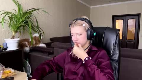 Snapshot of rochellehouis chatting on 02-04-26, 10:21 Anny online show from 02-04-26, 10:21