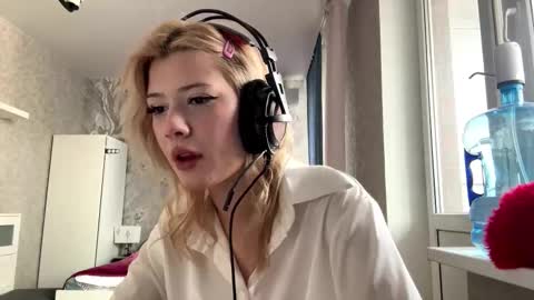 Snapshot of rochellehouis chatting on 02-07-26, 11:14 Anny online show from 02-07-26, 11:14