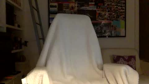 Snapshot of rocketviper chatting on 12-21-25, 05:20 RocketViper online show from 12-21-25, 05:20