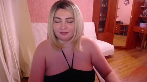 Snapshot of rocknlinxx chatting on 07-19-26, 04:44 Rocknlinxx online show from 07-19-26, 04:44
