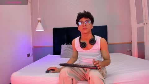 Snapshot of rodney_styles chatting on 01-14-25, 03:22 Rodney Styles online show from 01-14-25, 03:22