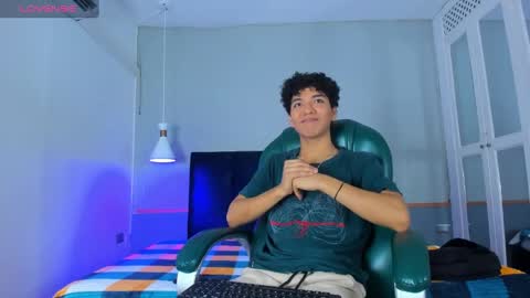Snapshot of rodney_styles chatting on 02-06-25, 03:37 Rodney Styles online show from 02-06-25, 03:37