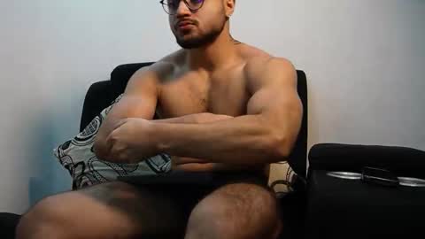 Snapshot of roger_belmont chatting on 10-29-25, 03:53 Roger Belmont online show from 10-29-25, 03:53