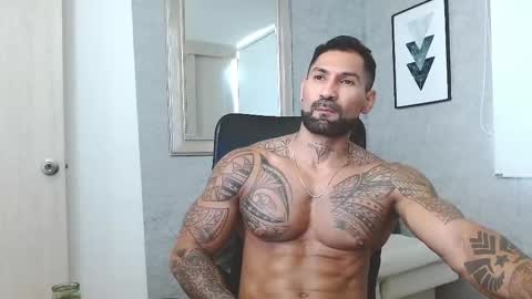 Snapshot of rogers_p chatting on 10-31-25, 02:07 Rogers online show from 10-31-25, 02:07