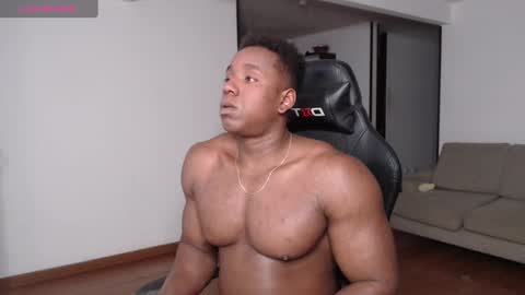 Snapshot of rogger_physique chatting on 01-23-25, 06:06 Rogger online show from 01-23-25, 06:06