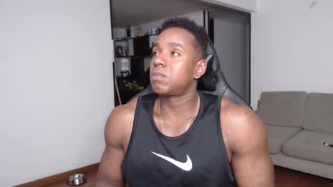 Snapshot of rogger_physique chatting on 03-11-25, 11:48 Rogger online show from 03-11-25, 11:48