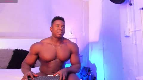 Snapshot of rogger_physique chatting on 09-16-25, 01:56 Rogger online show from 09-16-25, 01:56