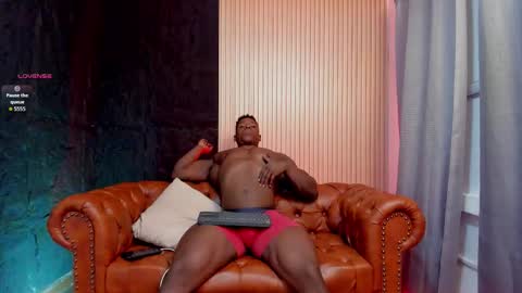 Snapshot of rogger_physique chatting on 10-18-25, 10:21 Rogger online show from 10-18-25, 10:21