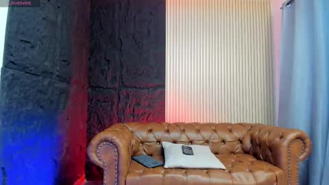 Snapshot of rogger_physique chatting on 10-30-25, 01:29 Rogger online show from 10-30-25, 01:29