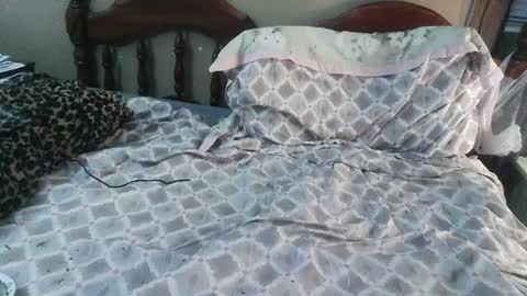 Snapshot of roisierios chatting on 02-09-25, 01:00 Rosie Rios online show from 02-09-25, 01:00