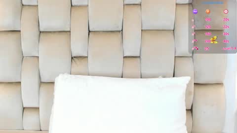 Snapshot of roma_love_ chatting on 10-22-25, 12:05 online show from 10-22-25, 12:05