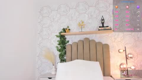 Snapshot of roma_love_ chatting on 10-24-25, 12:34 online show from 10-24-25, 12:34