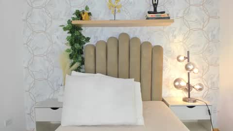 Snapshot of roma_love_ chatting on 10-27-25, 12:09 online show from 10-27-25, 12:09