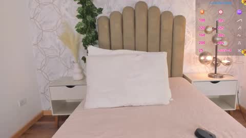 Snapshot of roma_love_ chatting on 10-28-25, 12:52 online show from 10-28-25, 12:52