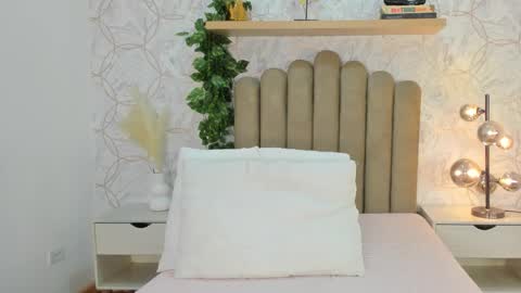 Snapshot of roma_love_ chatting on 10-29-25, 11:56 online show from 10-29-25, 11:56