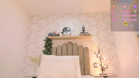 Snapshot of roma_love_ chatting on 10-31-25, 12:17 online show from 10-31-25, 12:17