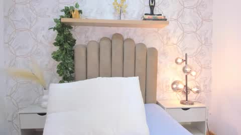 Snapshot of roma_love_ chatting on 11-06-25, 12:06 online show from 11-06-25, 12:06