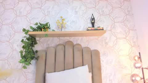 Snapshot of roma_love_ chatting on 11-11-25, 12:27 online show from 11-11-25, 12:27