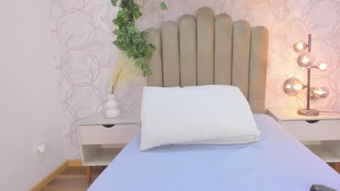 Snapshot of roma_love_ chatting on 11-20-25, 12:05 online show from 11-20-25, 12:05