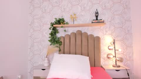 Snapshot of roma_love_ chatting on 11-23-25, 12:05 online show from 11-23-25, 12:05