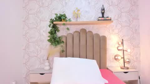 Snapshot of roma_love_ chatting on 11-24-25, 12:27 online show from 11-24-25, 12:27