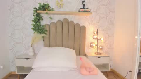 Snapshot of roma_love_ chatting on 11-29-25, 12:41 online show from 11-29-25, 12:41