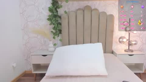 Snapshot of roma_love_ chatting on 12-14-25, 11:59 online show from 12-14-25, 11:59