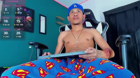 Snapshot of romancartier_ chatting on 03-05-25, 03:40 Roman Cartier online show from 03-05-25, 03:40