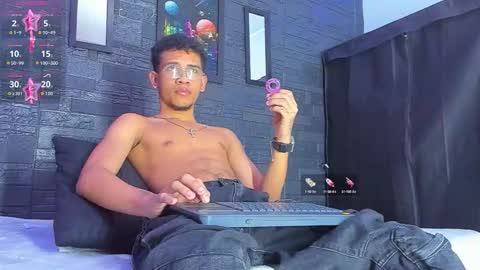 Snapshot of romancartier_ chatting on 09-09-25, 06:24 Roman Cartier online show from 09-09-25, 06:24