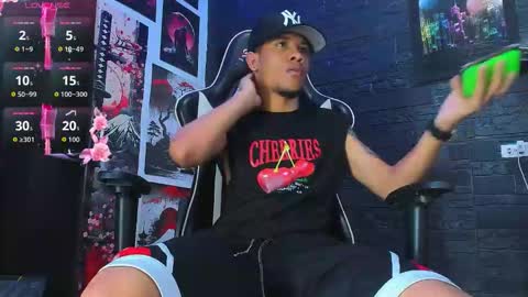 Snapshot of romancartier_ chatting on 12-19-25, 06:20 Roman Cartier online show from 12-19-25, 06:20