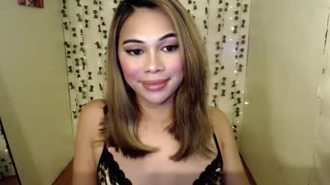 Snapshot of romantic_kath chatting on 12-14-25, 05:07 KATH online show from 12-14-25, 05:07