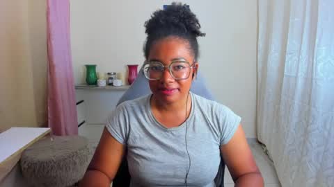 Snapshot of romantic_stargirl chatting on 05-06-26, 02:51 Is A Belle online show from 05-06-26, 02:51
