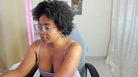 Snapshot of romantic_stargirl chatting on 05-19-26, 08:15 Is A Belle online show from 05-19-26, 08:15