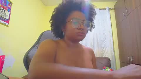 Snapshot of romantic_stargirl chatting on 06-18-26, 09:30 Is A Belle online show from 06-18-26, 09:30
