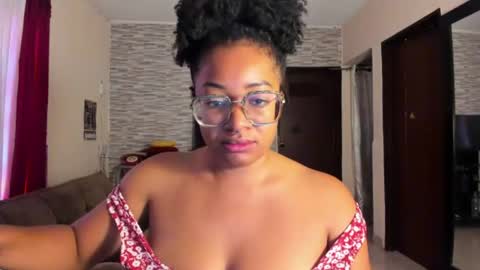 Snapshot of romantic_stargirl chatting on 07-29-26, 01:09 Is A Belle online show from 07-29-26, 01:09