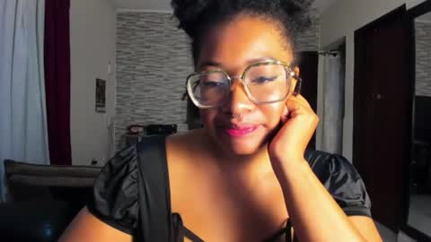 Snapshot of romantic_stargirl chatting on 08-06-26, 09:22 Is A Belle online show from 08-06-26, 09:22