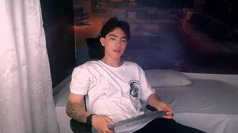 Snapshot of romeomillerr chatting on 12-18-25, 07:09 Romeo online show from 12-18-25, 07:09