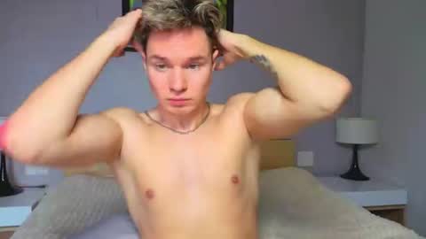 Snapshot of romeosilver chatting on 08-06-26, 01:29 Romeo online show from 08-06-26, 01:29