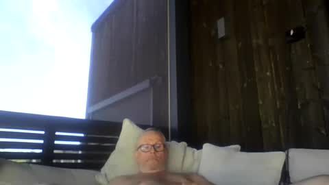 Snapshot of romsnord1318298640130563 chatting on 07-12-26, 10:28 HIALL online show from 07-12-26, 10:28