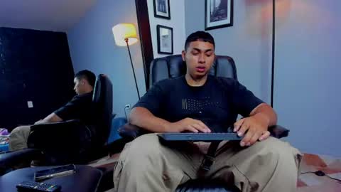 Snapshot of ronnie_crawford chatting on 07-11-26, 07:16 ronnie_crawford online show from 07-11-26, 07:16