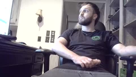 Snapshot of roofguy11 chatting on 11-16-25, 04:51 roofguy11 online show from 11-16-25, 04:51