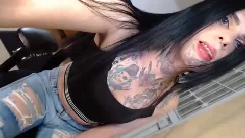 herreraisa offical online show from 10-30-25, 03:52