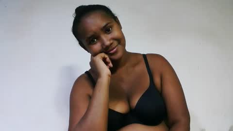 Snapshot of roosesexy chatting on 06-03-26, 02:19 roosesexy online show from 06-03-26, 02:19