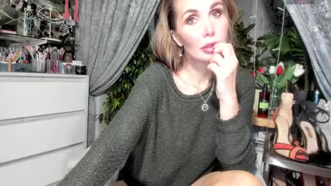 Aurora online show from 02-10-25, 10:40